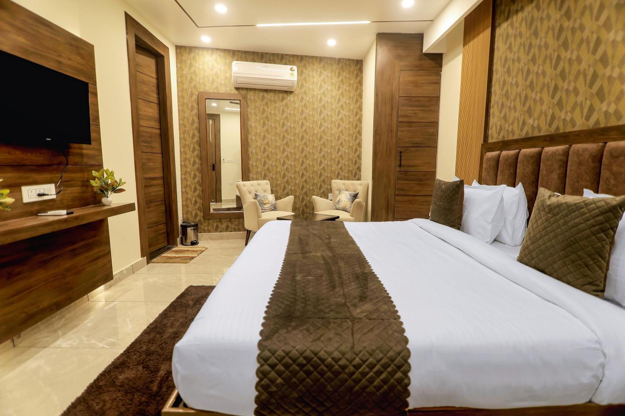 Hotel Hari Dhara, 100 Meters From Har-Ki-Pauri Харидвар Экстерьер фото