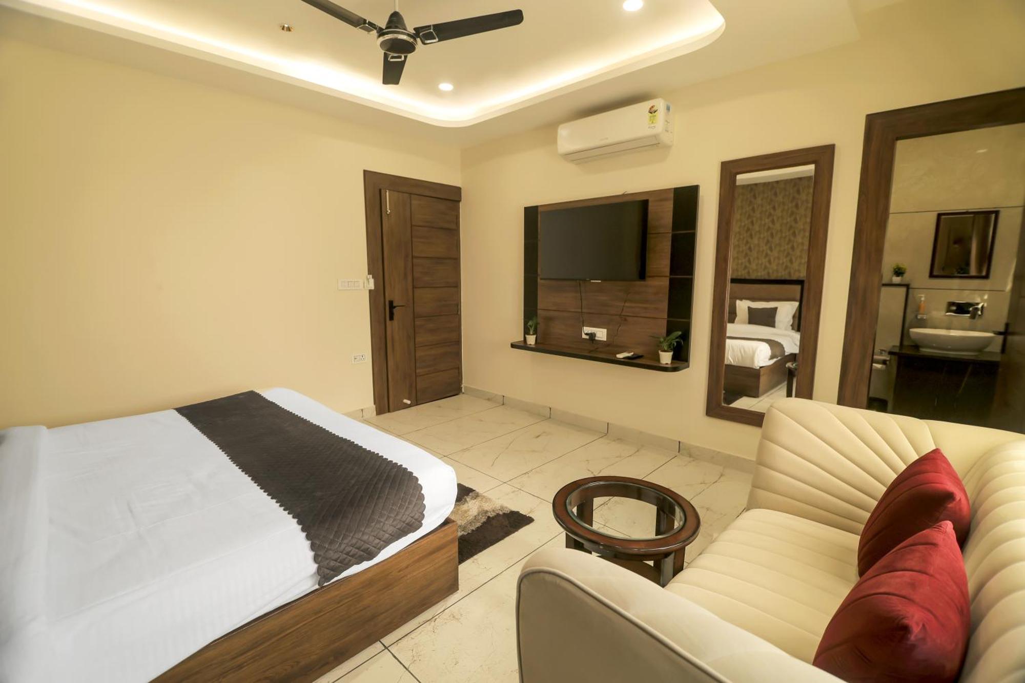 Hotel Hari Dhara, 100 Meters From Har-Ki-Pauri Харидвар Экстерьер фото